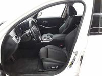 Gebraucht BMW 330e Sport Line 184 PS (135 kW) 2022 Weiß Kombi