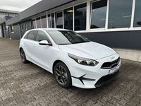 Neu Kia Ceed Style 140 PS (102 kW) 2025 Weiß Kleinwagen