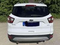 Gebraucht Ford Kuga Titanium 150 PS (110 kW) 2018 Weiß SUV