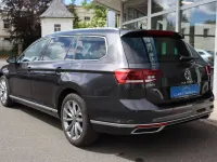 Gebraucht VW Passat Elegance 150 PS (110 kW) 2023 Mangangrau metallic Kombi