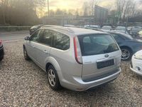 Gebraucht Ford Focus Titanium 125 PS (91 kW) 2008 Silber Limousine