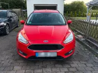 Gebraucht Ford Focus 105 PS (77 kW) 2017 Rot Kombi