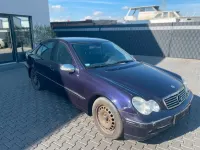 Gebraucht Mercedes C220 Avantgarde 143 PS (105 kW) 2002 Blau Limousine
