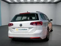 Gebraucht VW Passat 150 PS (110 kW) 2023 Weiß Kombi