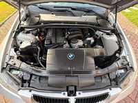 Gebraucht BMW 318 129 PS (94 kW) 2006 Grau Limousine