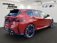Neu BMW M135 Performance 300 PS (220 kW) 2025 Sakhir orange ii Kleinwagen