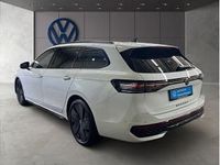 Gebraucht VW Passat R-line 265 PS (194 kW) 2025 Weiß (oryxweiß perlmutteffekt) Kombi