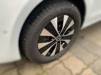 Gebraucht Mercedes EQV300 150 kW (204 PS) 2024 Weiß Van / Kleinbus
