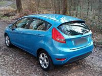 Gebraucht Ford Fiesta 97 PS (71 kW) 2011 Blau Kleinwagen