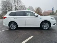 Gebraucht Mitsubishi Outlander P-HEV Basis 224 PS (164 kW) 2019 Weiß SUV