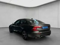 Gebraucht Volvo S60 R-Design 145 PS (106 kW) 2022 Limousine