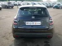 Neu Fiat 600 Icon 101 PS (74 kW) 2026 Cinema schwarz SUV