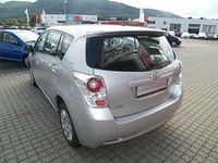 Gebraucht Toyota Verso Life+ 147 PS (108 kW) 2010 Silber metallic Van / Kleinbus