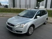 Usado Ford Focus Ambiente 101 CV (74 kW) 2007 Gris Familiar