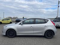 Gebraucht Hyundai i30 Classic 90 PS (66 kW) 2011 Silber Limousine