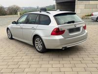 Gebraucht BMW 320 177 PS (130 kW) 2007 Silber Kombi