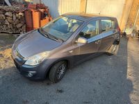 Gebraucht Hyundai i20 100 PS (73 kW) 2009 Grau Kleinwagen
