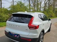 Gebraucht Volvo XC40 Momentum 197 PS (144 kW) 2022 Weiß SUV