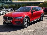 Gebraucht Volvo V60 CC Plus 250 PS (183 kW) 2023 Fusion red (metallic) Kombi