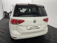 Gebraucht VW Touran Highline 150 PS (110 kW) 2019 Pure white Van / Kleinbus