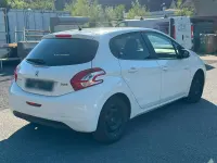 Gebraucht Peugeot 208 82 PS (60 kW) 2014 Weiß Kleinwagen