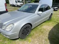 Gebraucht Mercedes E270 177 PS (130 kW) 2002 Silber Limousine