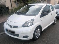 Gebraucht Toyota Aygo 68 PS (50 kW) 2010 Weiß Kleinwagen
