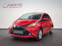 Gebraucht Toyota Aygo X-play 69 PS (50 kW) 2016 Vulcanorot Kleinwagen