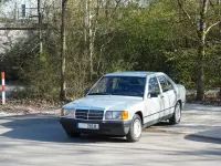 Gebraucht Mercedes 190 122 PS (89 kW) 1984 Silber Limousine