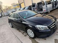 Gebraucht Mercedes A180 122 PS (89 kW) 2012 Kosmosschwarz  metalliclack Limousine