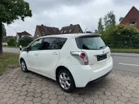 Gebraucht Toyota Verso Executive 147 PS (108 kW) 2013 Weiß Van / Kleinbus