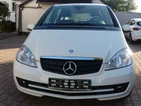 Gebraucht Mercedes A160 82 PS (60 kW) 2011 Weiß Kleinwagen