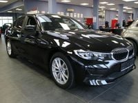 Gebraucht BMW 318 Advantage 156 PS (114 kW) 2021 Saphirschwarz metallic Limousine