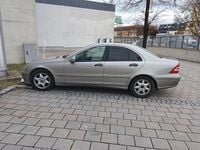 Gebraucht Mercedes C220 Classic 143 PS (105 kW) 2004 Silber Limousine