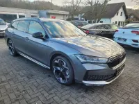 Neu Skoda Superb SportLine 193 PS (141 kW) 2025 Graphitegrau metallic Kombi
