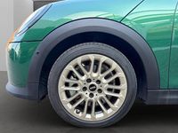 Gebraucht Mini Cooper Favoured 156 PS (114 kW) 2024 Grün Kleinwagen