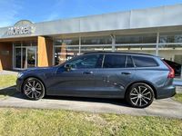 Gebraucht Volvo V60 Plus 455 PS (334 kW) 2025 Denim blaumetallic Kombi