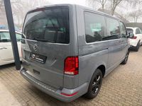 Gebraucht VW Multivan Trendline 150 PS (110 kW) 2021 Grau Van