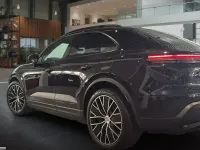 Gebraucht Porsche Macan 4 Electric 300 kW (408 PS) 2024 Tiefschwarz SUV