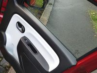 Second-hand Renault Twingo Expression 70 CP (51 kW) 2015 Roșu Hatchback