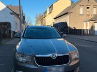 Gebraucht Skoda Superb 122 PS (89 kW) 2011 Grau Kombi