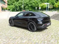 Second-hand Porsche Macan 4 Electric 300 kW (408 CP) 2024 Negru SUV