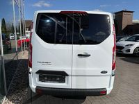 Gebraucht Ford Transit Custom Trend 131 PS (96 kW) 2023 Lackierung solid "frostweiá" (braun) braun Kombi