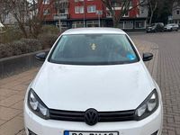 Gebraucht VW Golf VII Match 105 PS (77 kW) 2012 Weiß Limousine