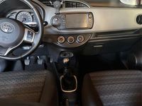 Gebraucht Toyota Yaris 99 PS (72 kW) 2016 Rot Kleinwagen