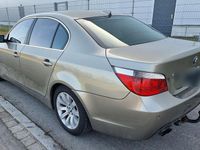Gebraucht BMW 530 231 PS (169 kW) 2007 Gold Limousine