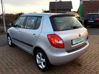 Gebraucht Skoda Fabia Style 60 PS (44 kW) 2009 Silber metallic Kleinwagen
