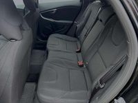 Gebraucht Volvo V40 122 PS (89 kW) 2017 Schwarz Limousine