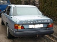 Gebraucht Mercedes E300 179 PS (131 kW) 1987 Blau metallic Limousine