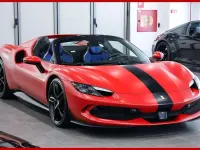 Gebraucht Ferrari 296 662 PS (486 kW) 2025 Rot Cabrio